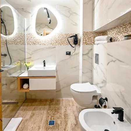 Borovi Forest & 谢尼察