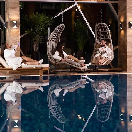 酒店 Borovi Forest & 4*