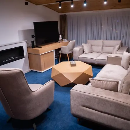 Borovi Forest & 4* Sjenica