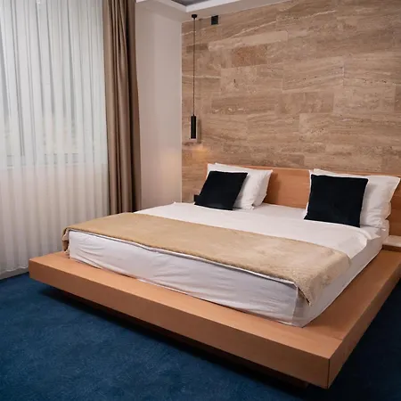 Hotel Borovi Forest &