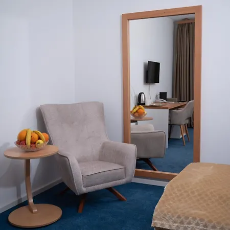 酒店 Borovi Forest & 4*