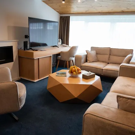 Borovi Forest & 4* Sjenica