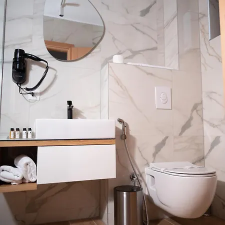 酒店 Borovi Forest & 谢尼察