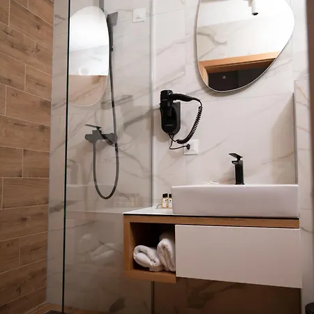 Borovi Forest & Hotel