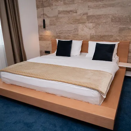 Borovi Forest & 4* 谢尼察