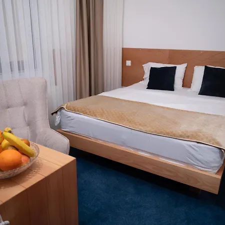 Hotel Borovi Forest &